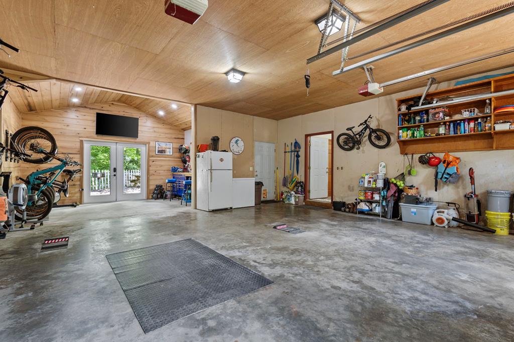 Hayesville, North Carolina, 28904, United States, 4 Bedrooms Bedrooms, ,2 BathroomsBathrooms,Residential,For Sale,1871296