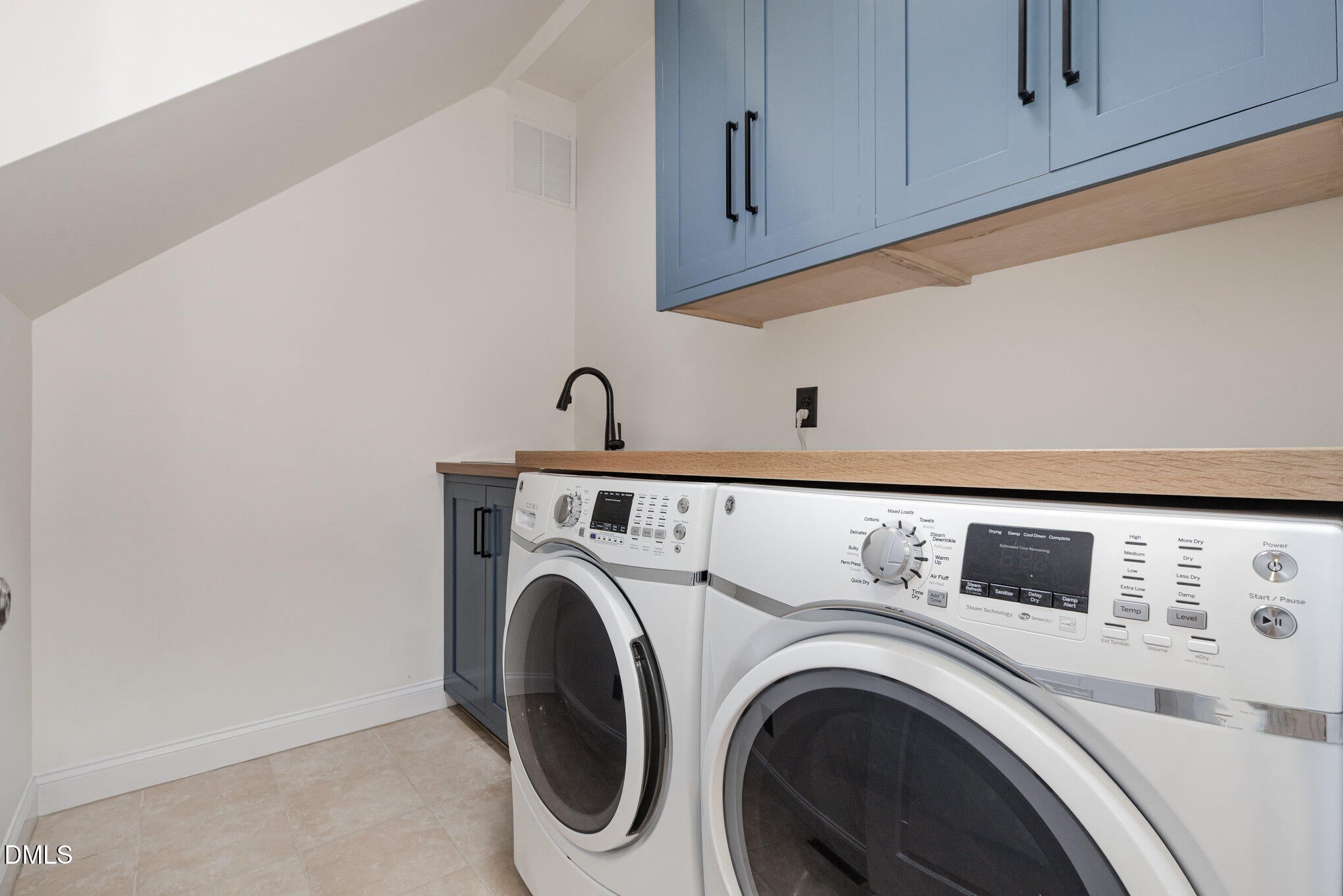 Clayton, North Carolina, 27520, United States, 4 Bedrooms Bedrooms, ,3 BathroomsBathrooms,Residential,For Sale,1989661