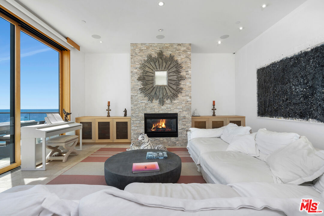 Malibu, California, 90265, United States, 3 Bedrooms Bedrooms, ,3 BathroomsBathrooms,Residential,For Sale,2002033