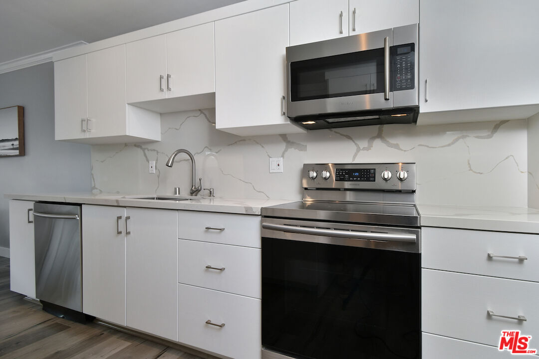 Los Angeles, California, 90077, United States, 2 Bedrooms Bedrooms, ,2 BathroomsBathrooms,Residential,For Sale,1919812