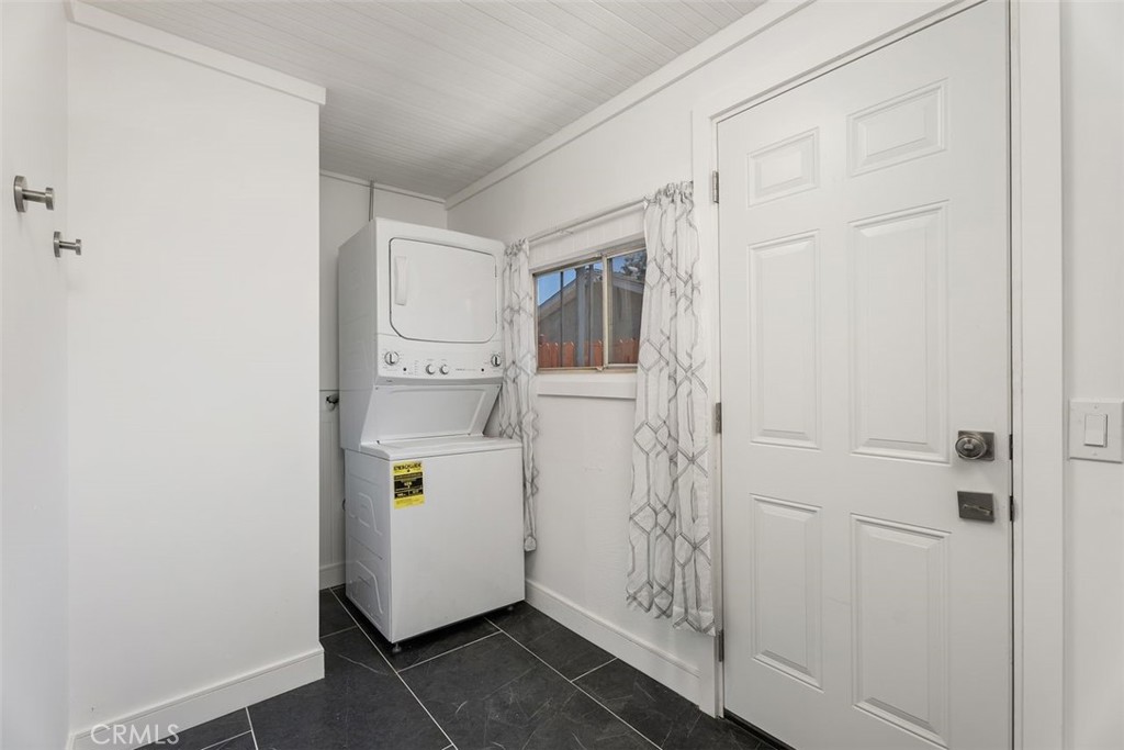 Santa Ana, California, 92701, United States, ,Residential,For Sale,1849845