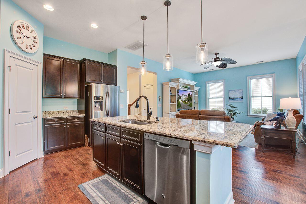 Mount Pleasant, South Carolina, 29466, United States, 4 Bedrooms Bedrooms, ,3 BathroomsBathrooms,Residential,For Sale,1966784