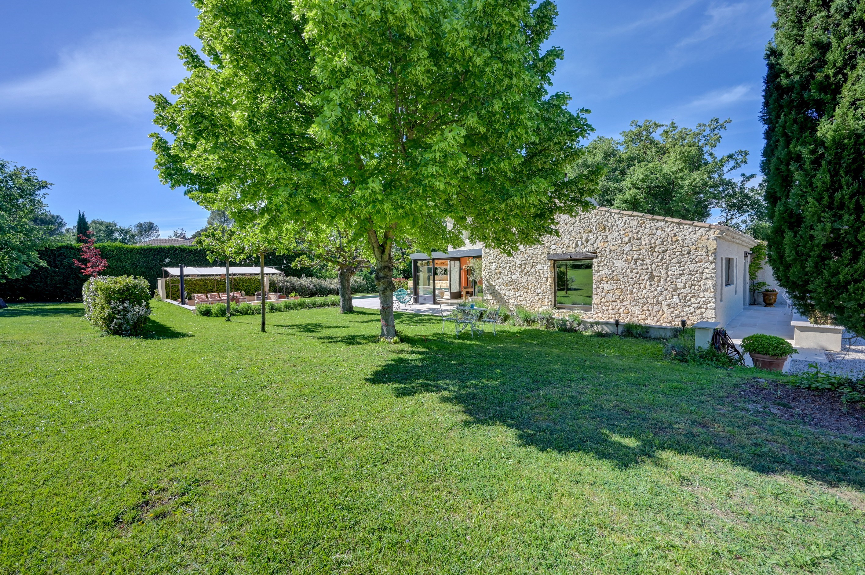  200 sqm Family Home on 6,256 sqm of Land – Close to Aix-en-Provence - 物件實景