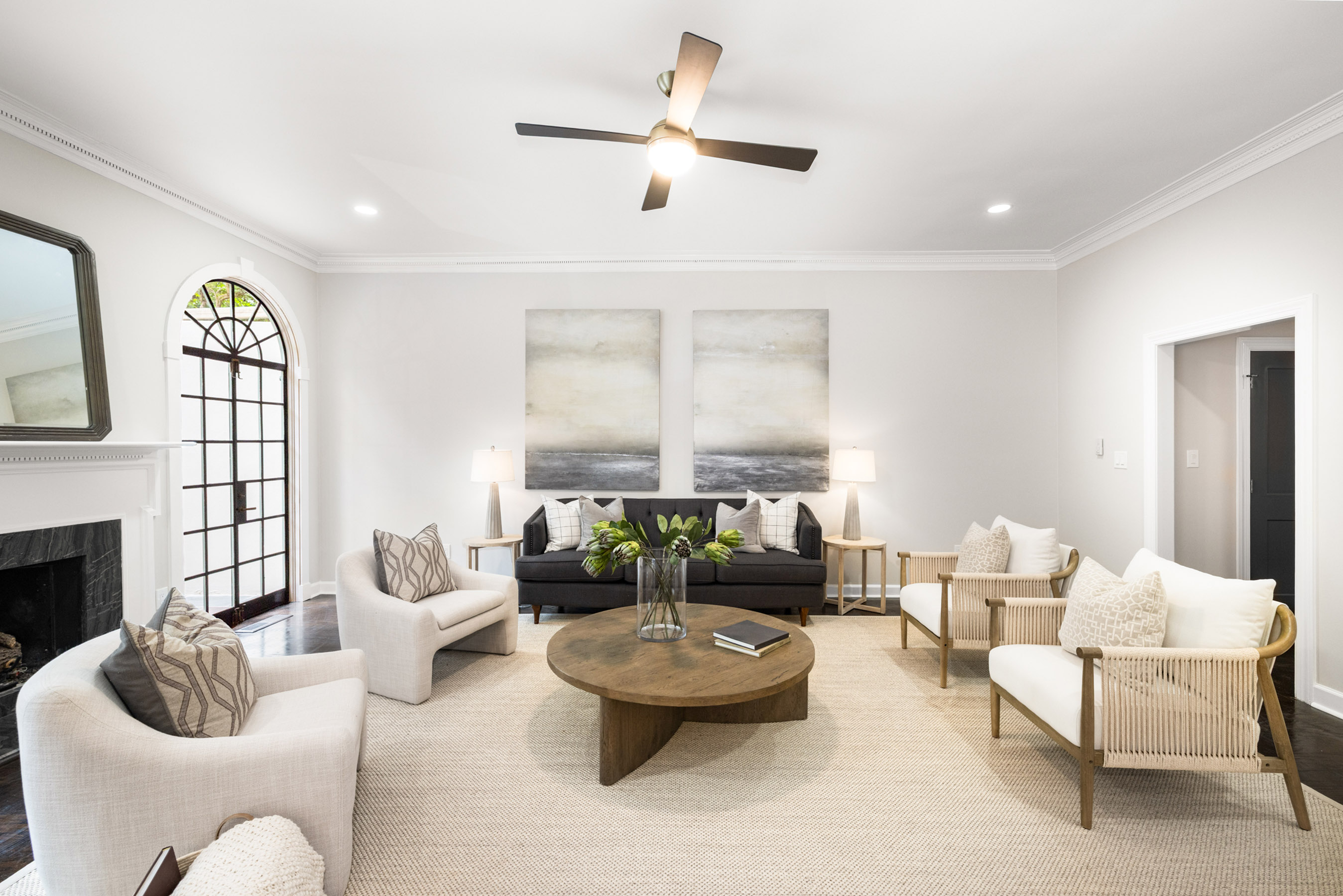  Meticulous Top to Bottom Renovation in Mooregate Square - 物件實景