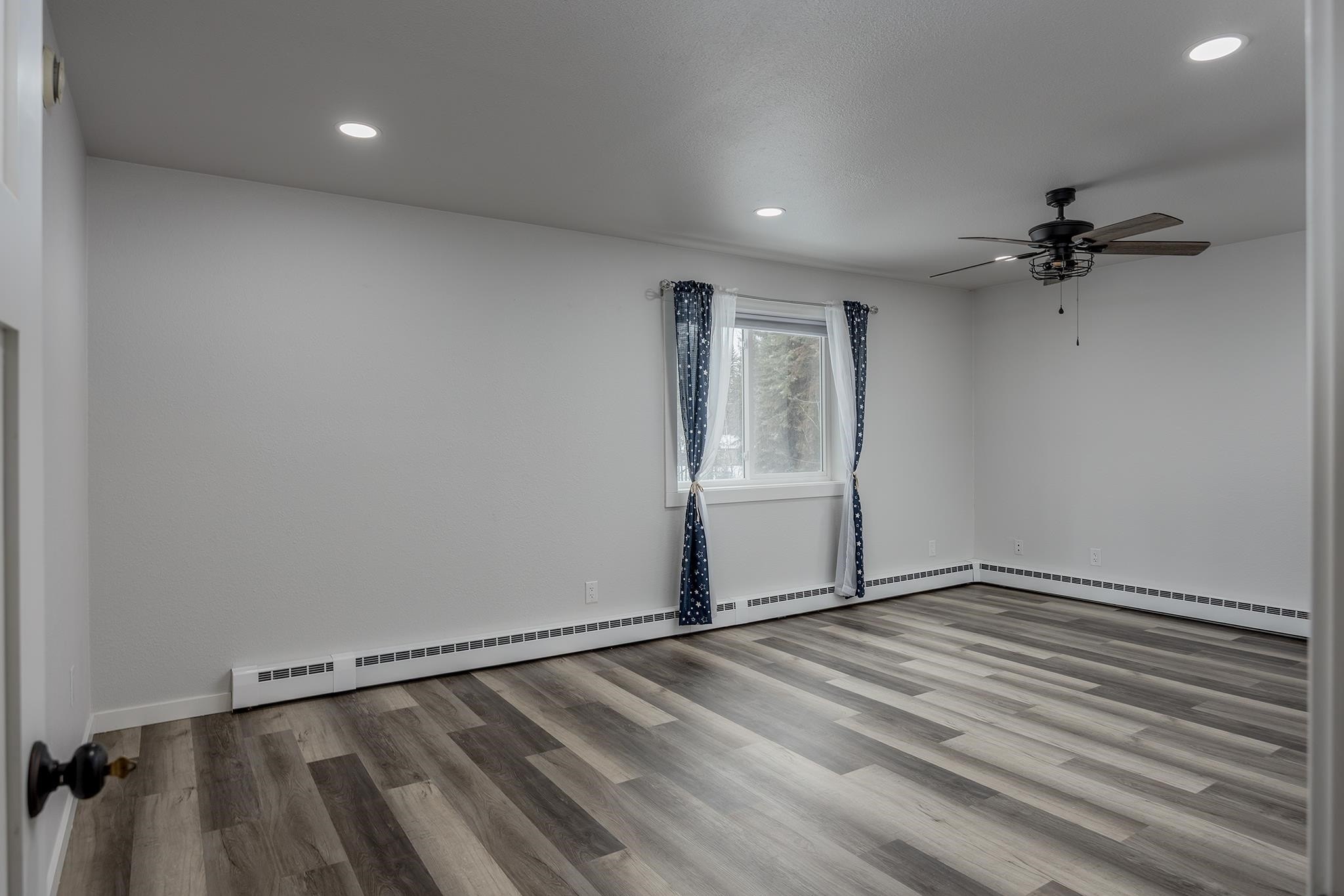 North Pole, Alaska, 99705, United States, 3 Bedrooms Bedrooms, ,3 BathroomsBathrooms,Residential,For Sale,2040156