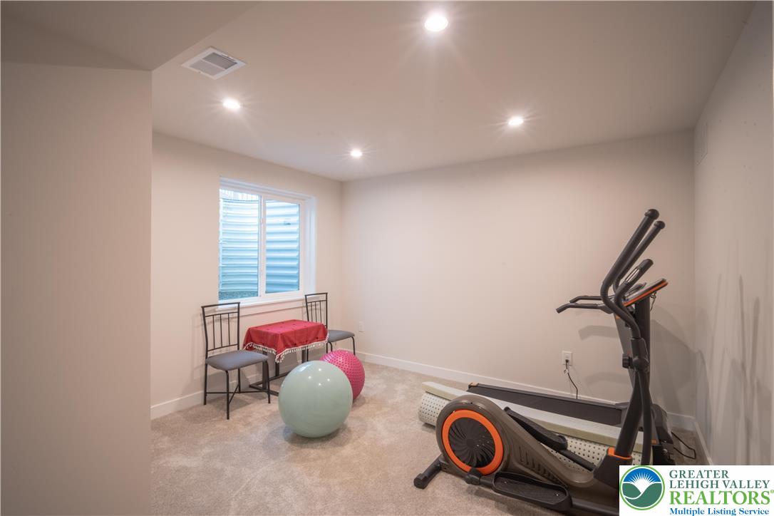 North Catasauqua Bor, Pennsylvania, 18032, United States, 4 Bedrooms Bedrooms, ,4 BathroomsBathrooms,Residential,For Sale,2001673