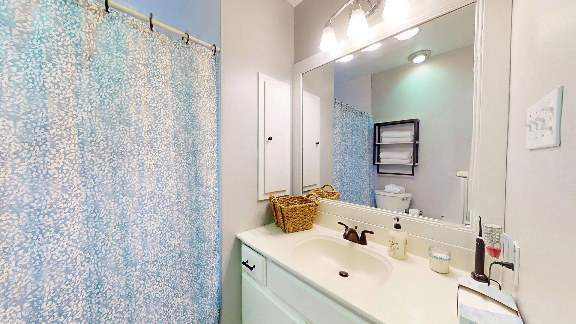 MOBERLY, Missouri, 65270, United States, 5 Bedrooms Bedrooms, ,5 BathroomsBathrooms,Residential,For Sale,2009284