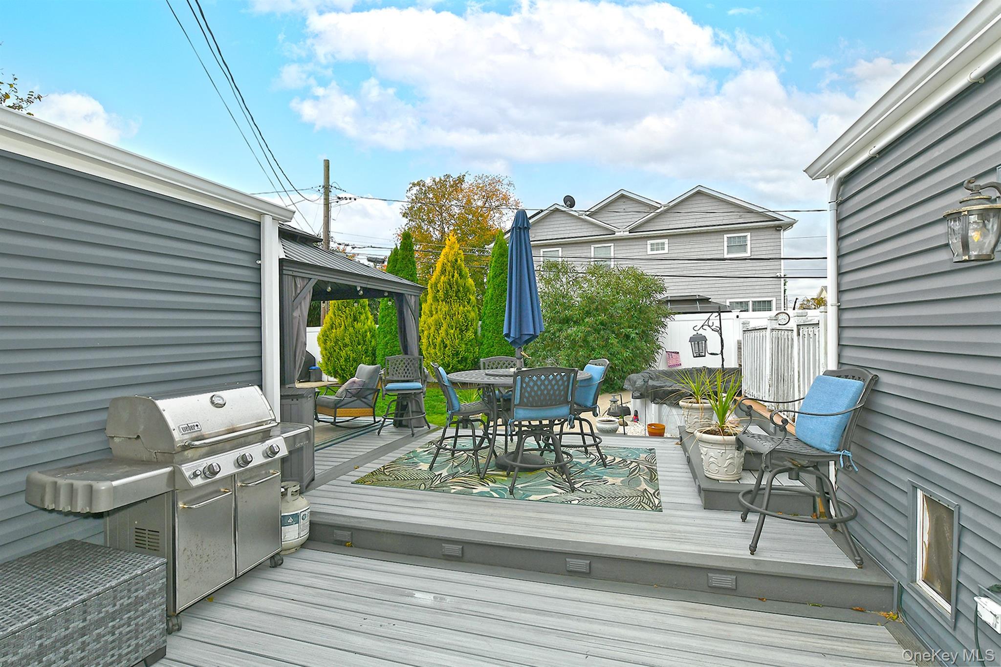 Hicksville, New York, 11801, United States, 3 Bedrooms Bedrooms, ,2 BathroomsBathrooms,Residential,For Sale,1986548