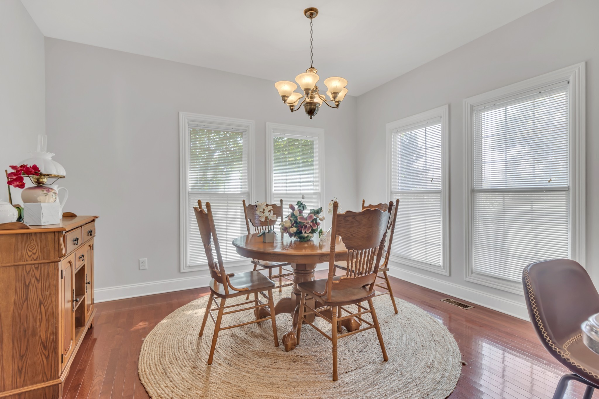 Winchester, Tennessee, 37398, United States, 3 Bedrooms Bedrooms, ,3 BathroomsBathrooms,Residential,For Sale,1924416