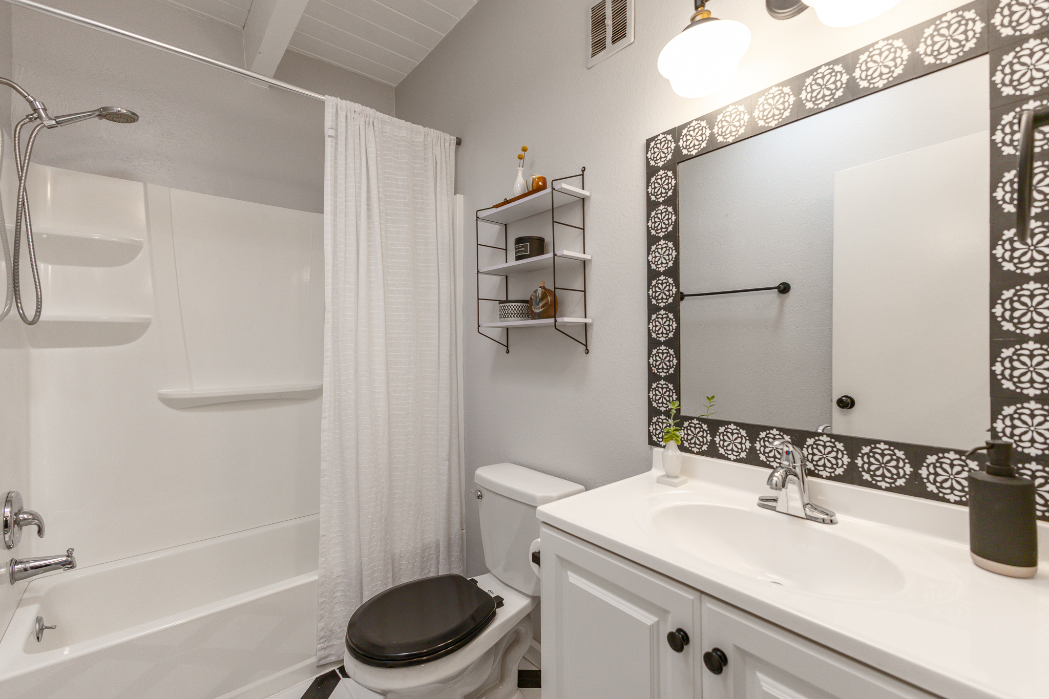  12014 Kling Street, #18 - 物件實景