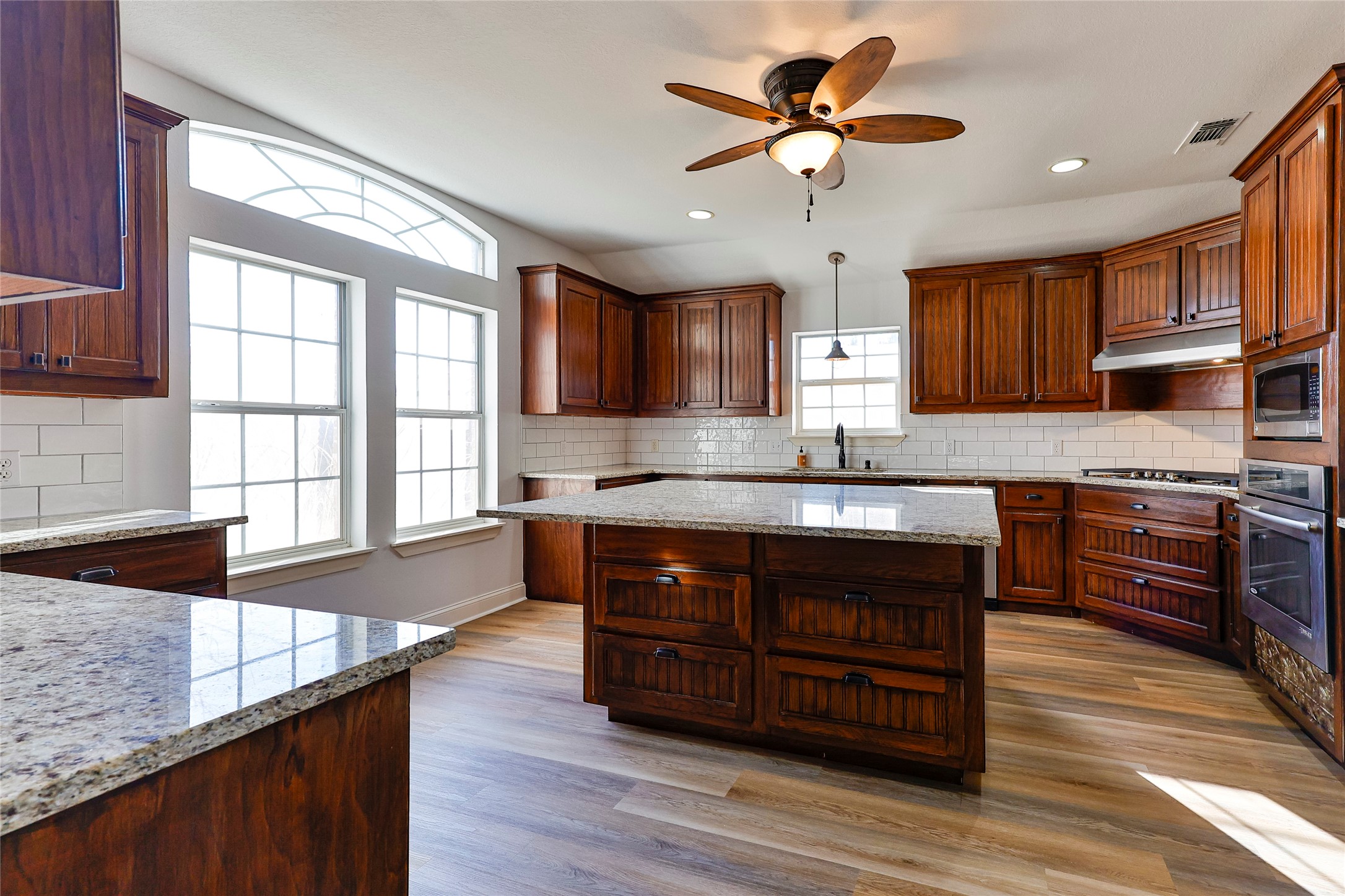 Weatherford, Texas, 76088, United States, 4 Bedrooms Bedrooms, ,3 BathroomsBathrooms,Residential,For Sale,1885521