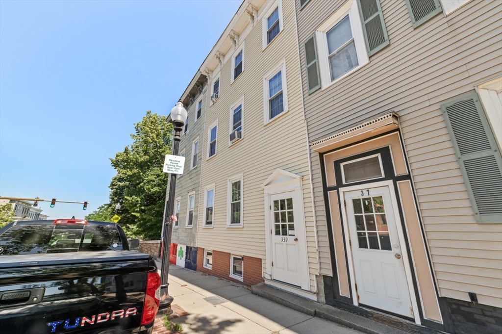 Boston, Massachusetts, 02129, United States, 4 Bedrooms Bedrooms, ,3 BathroomsBathrooms,Residential,For Sale,1933524