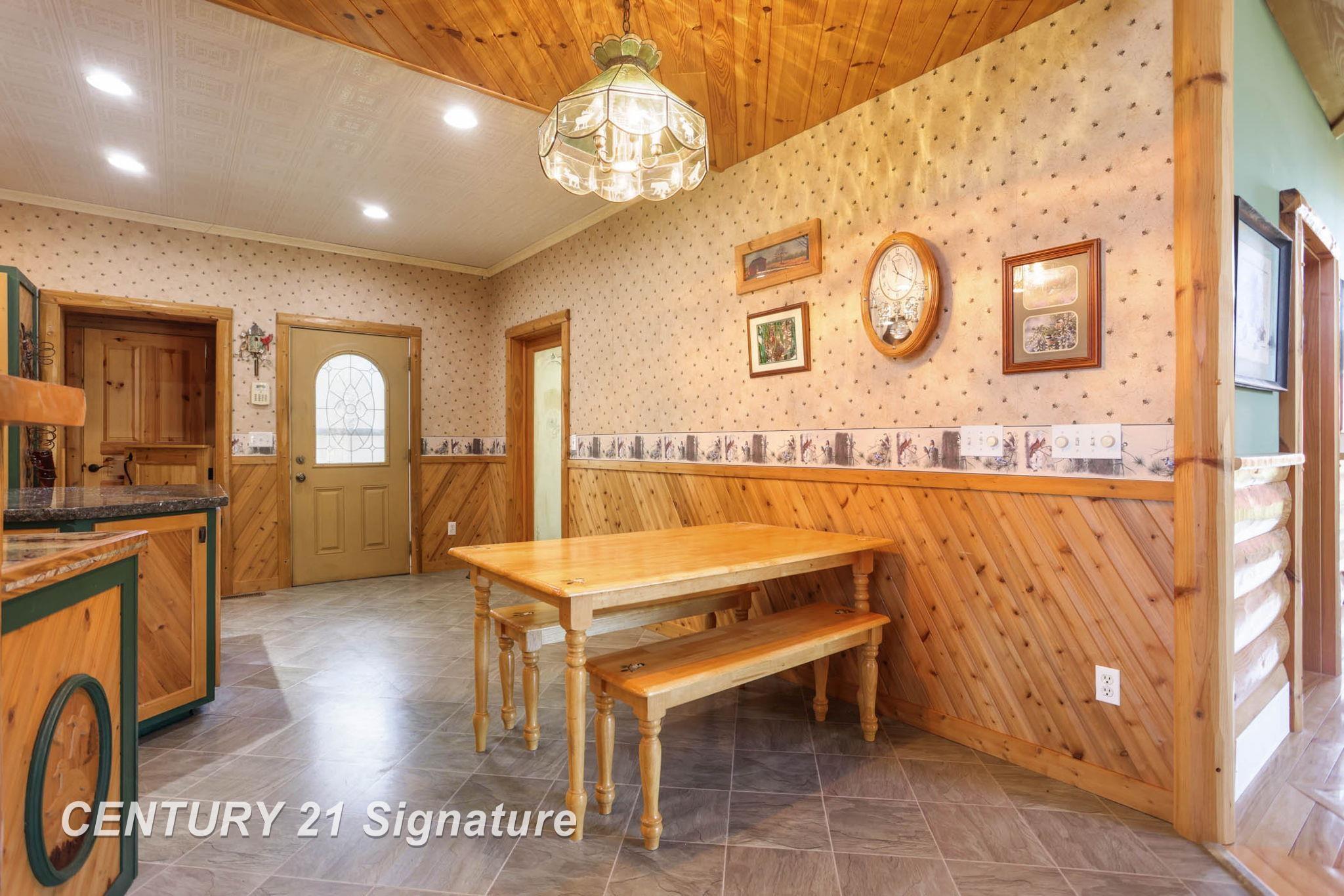 Hemlock, Michigan, 48626, United States, 6 Bedrooms Bedrooms, ,5 BathroomsBathrooms,Residential,For Sale,1984080