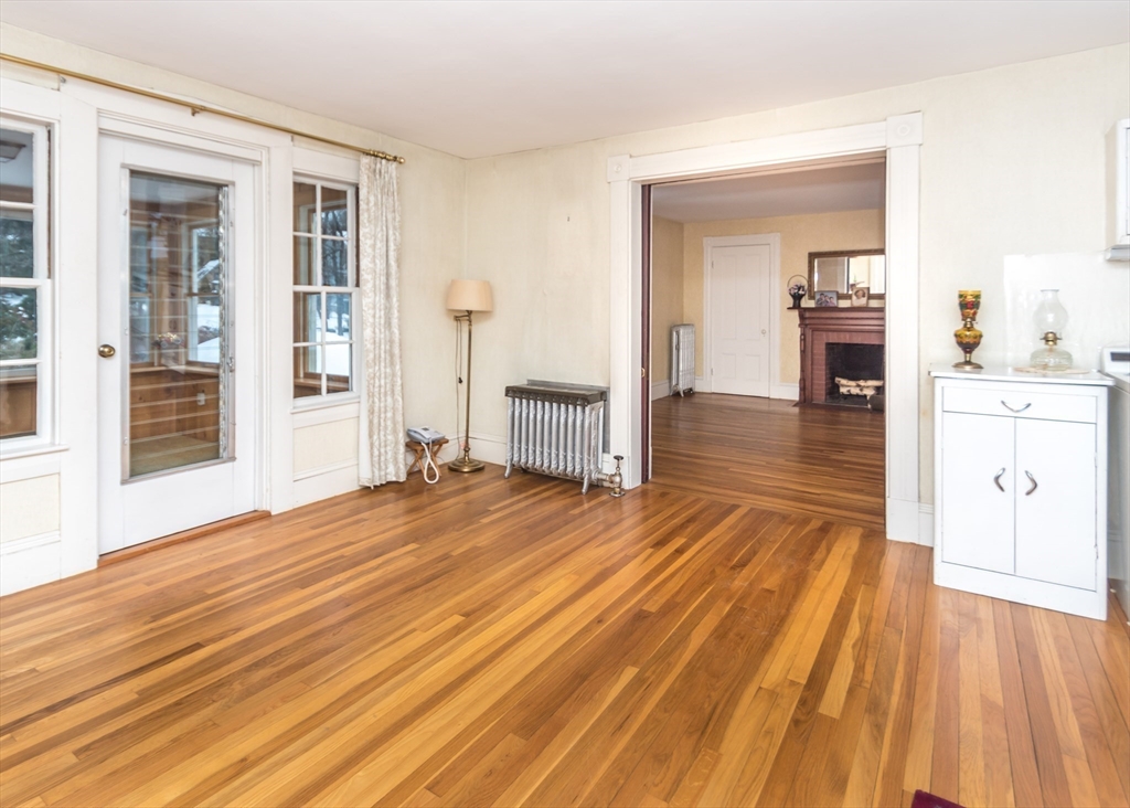 Waltham, Massachusetts, 02451, United States, 5 Bedrooms Bedrooms, ,3 BathroomsBathrooms,Residential,For Sale,1708573