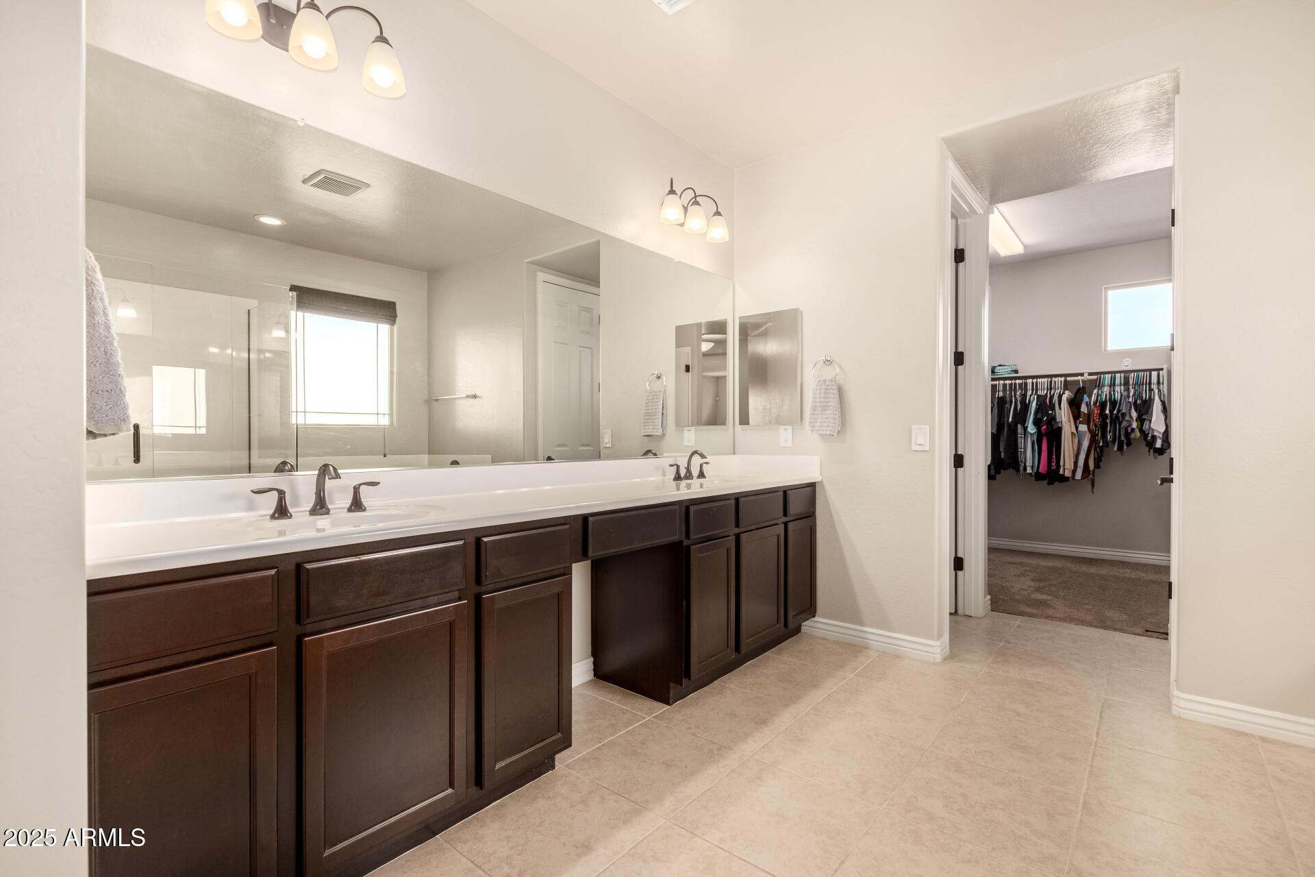 Glendale, Arizona, 85305, United States, 4 Bedrooms Bedrooms, ,5 BathroomsBathrooms,Residential,For Sale,1881067