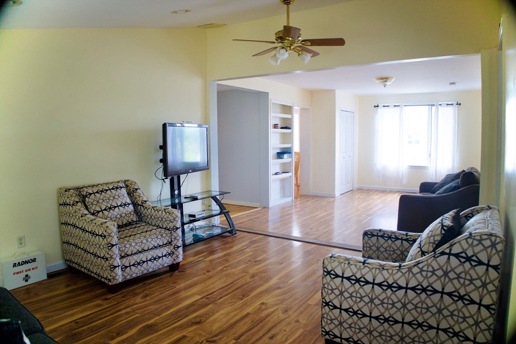 Methuen, Massachusetts, 01844, United States, 3 Bedrooms Bedrooms, ,1 BathroomBathrooms,Residential,For Sale,1937431