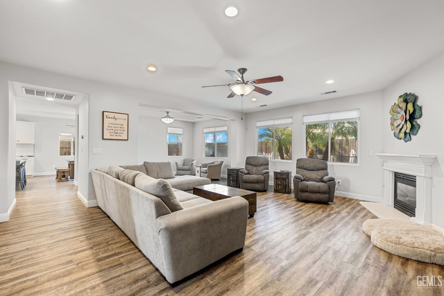 Bakersfield, California, 93312, United States, 3 Bedrooms Bedrooms, ,2 BathroomsBathrooms,Residential,For Sale,1989296