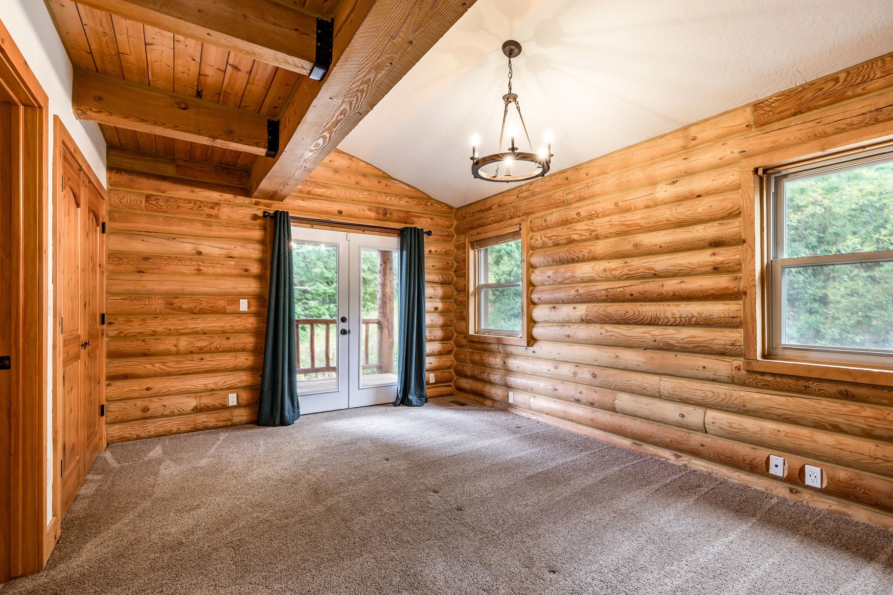  Large Cabin on 1.1 Acres with Scenic Mountain Views - 物件實景