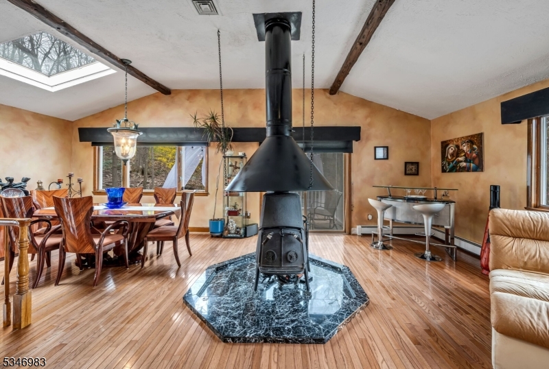 Ringwood Boro, New Jersey, 07456, United States, 4 Bedrooms Bedrooms, ,2 BathroomsBathrooms,Residential,For Sale,1794358