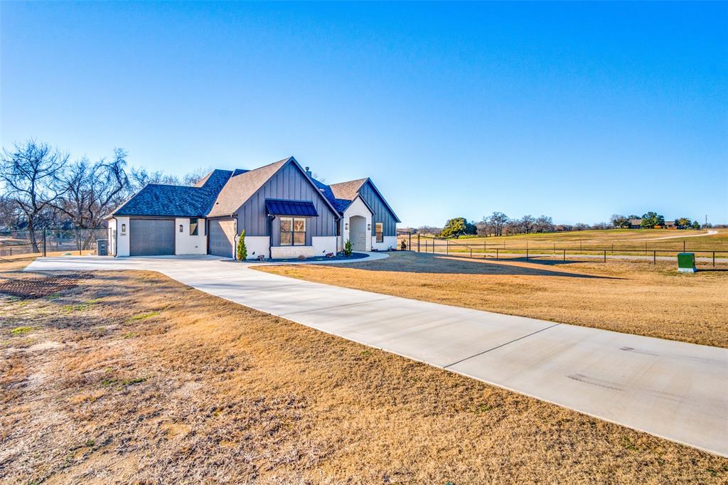 Springtown, Texas, 76082, United States, 5 Bedrooms Bedrooms, ,3 BathroomsBathrooms,Residential,For Sale,1805360
