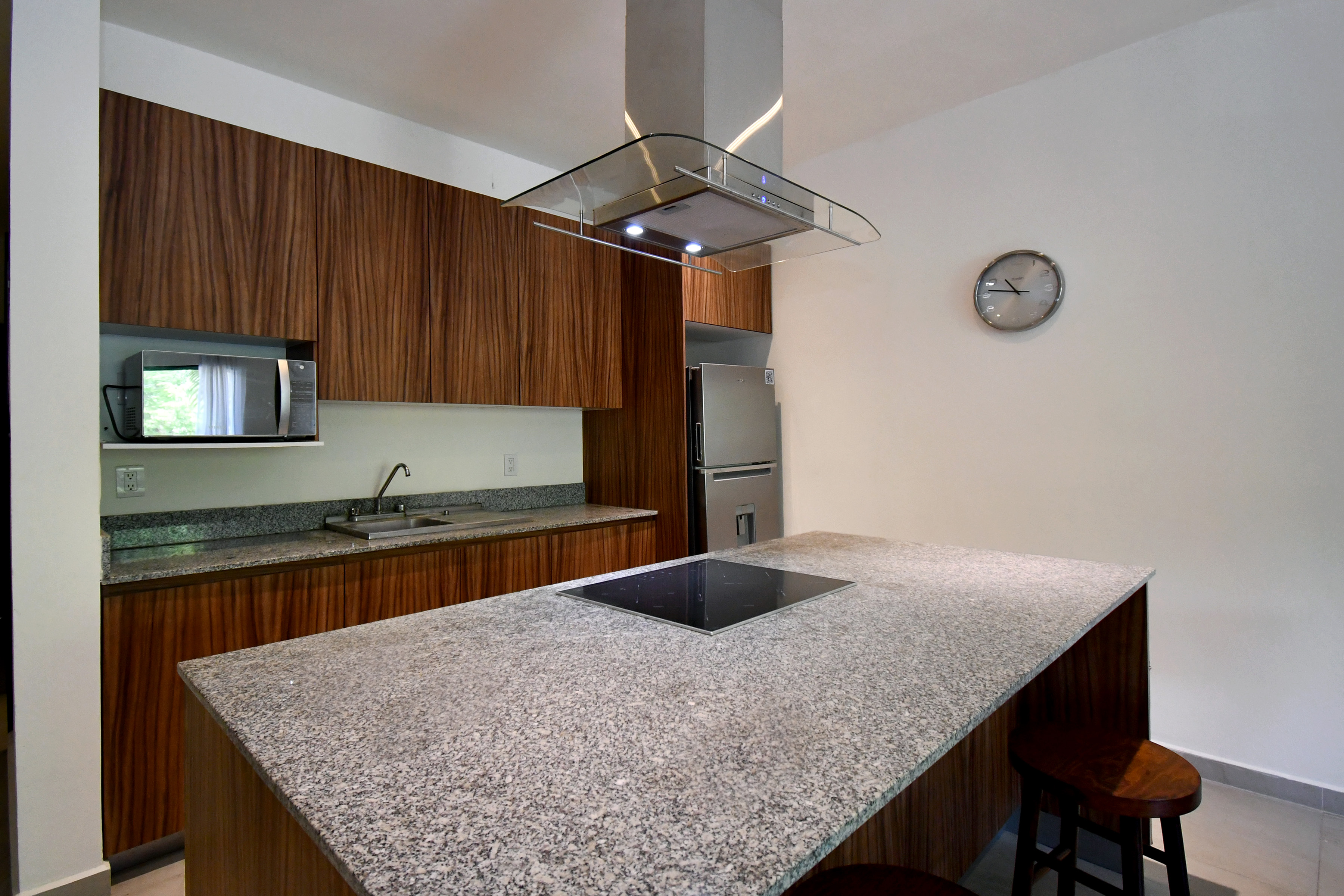  Spacious Three-Bedroom Condominium - 物件實景