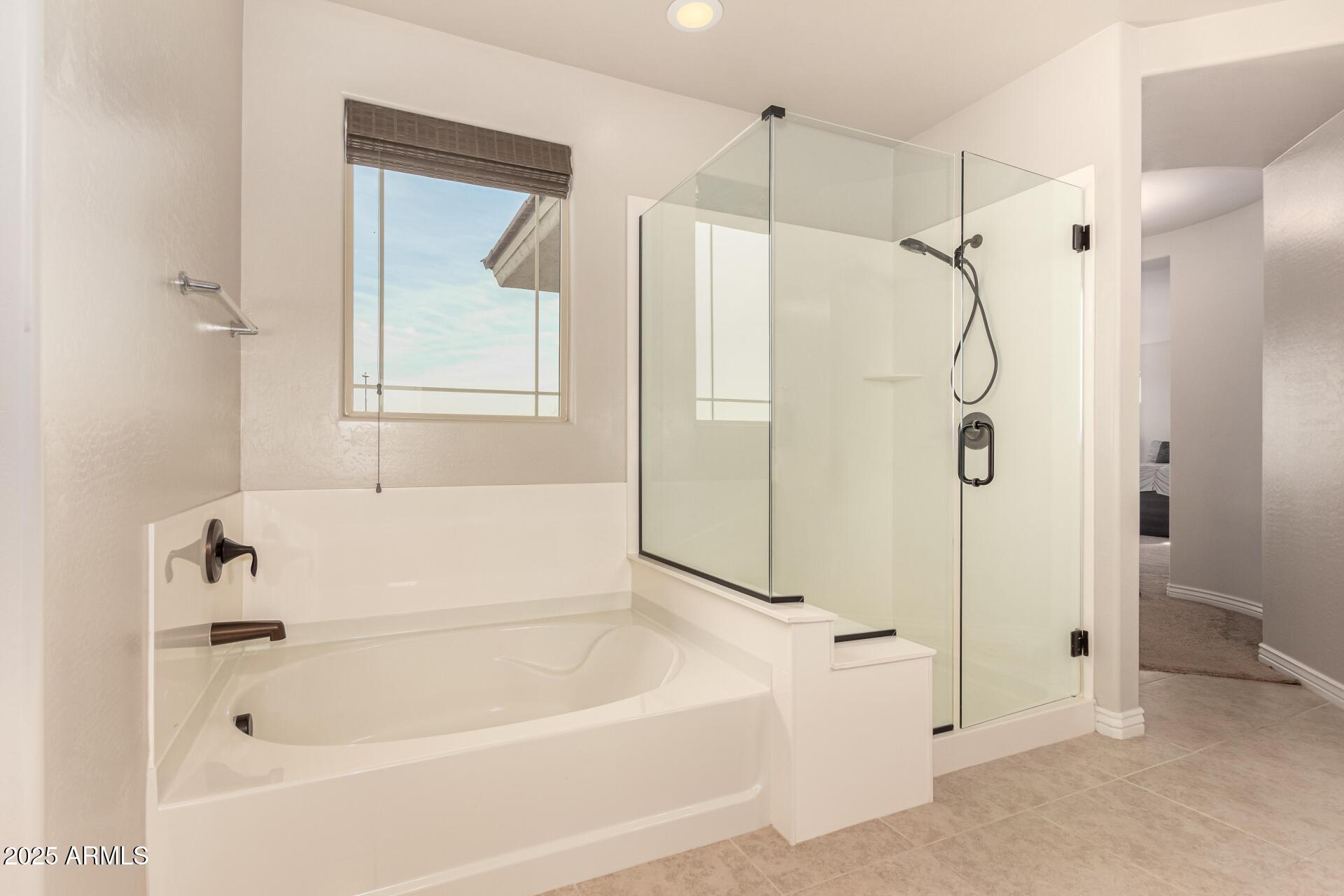 Glendale, Arizona, 85305, United States, 4 Bedrooms Bedrooms, ,5 BathroomsBathrooms,Residential,For Sale,1998004