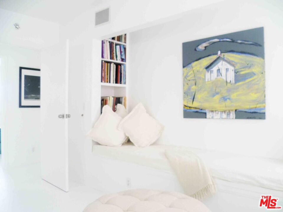 Venice, California, 90291, United States, 2 Bedrooms Bedrooms, ,2 BathroomsBathrooms,Residential,For Sale,1993237