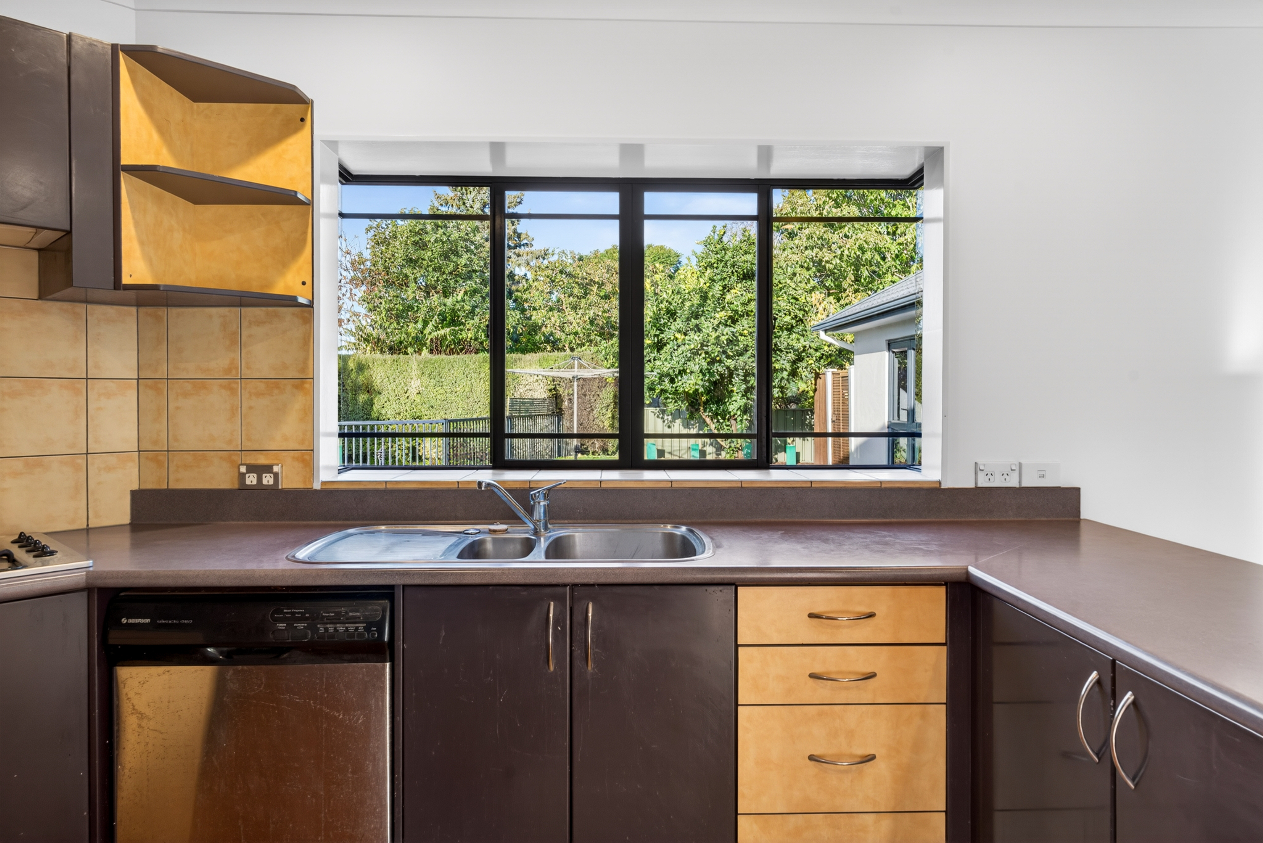  Expansive Family Home in Quiet Cul-de-sac - 物件實景