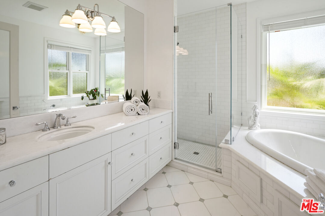 Malibu, California, 90265, United States, 5 Bedrooms Bedrooms, ,5 BathroomsBathrooms,Residential,For Sale,1762119