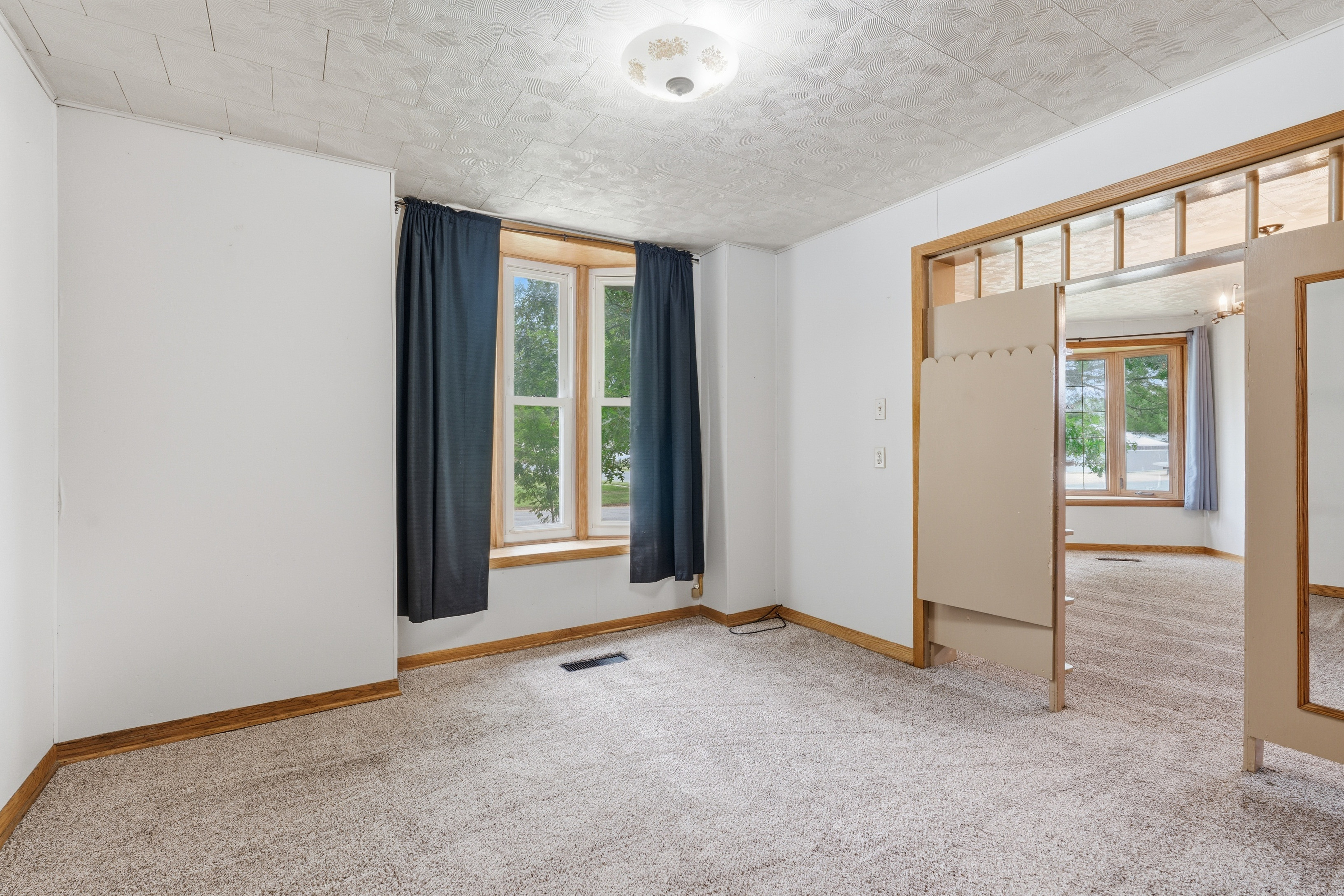  Charming Corner Lot Living in the Heart of Elgin - 物件實景