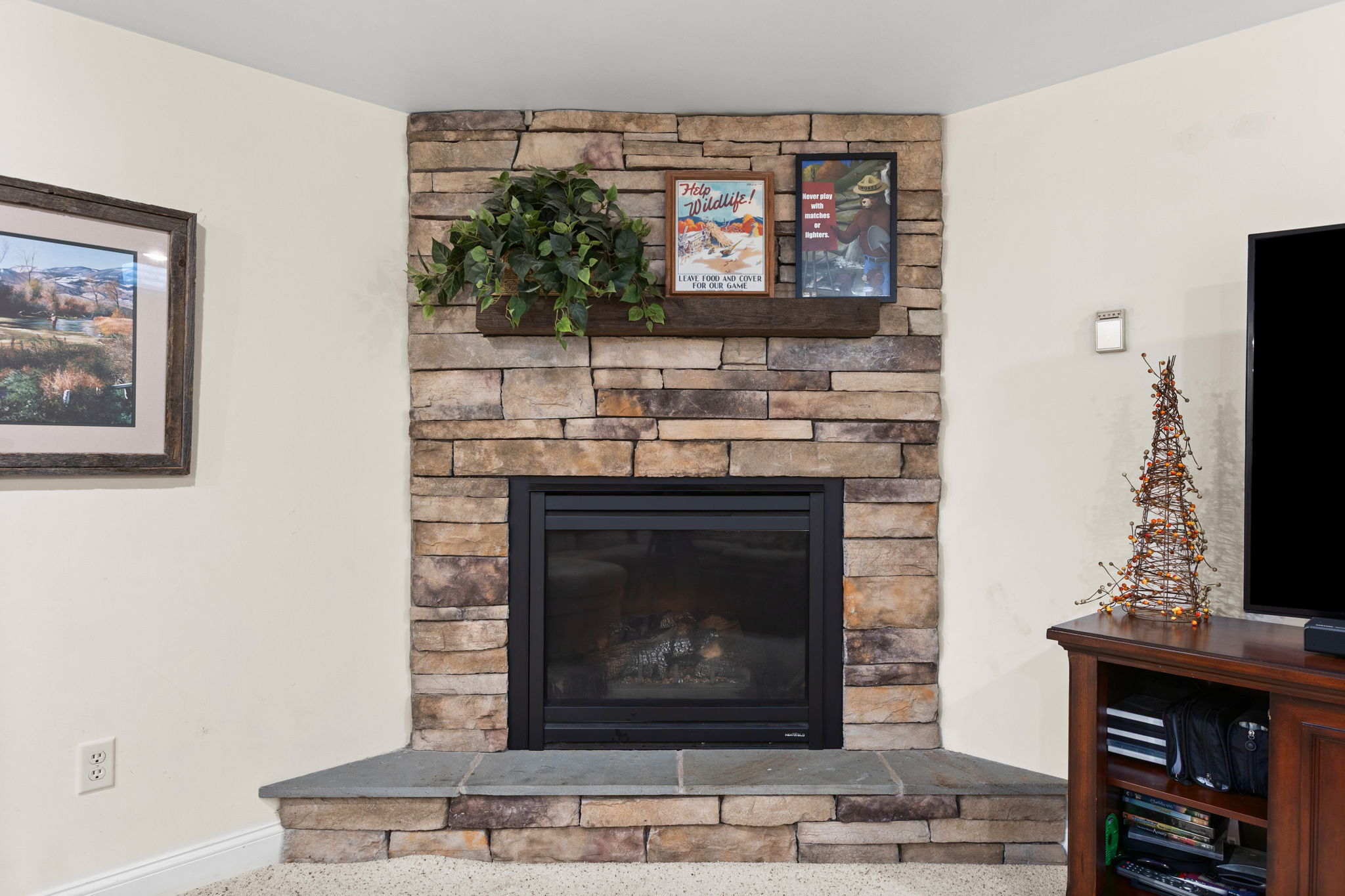 Danville, Pennsylvania, 17821, United States, 4 Bedrooms Bedrooms, ,3 BathroomsBathrooms,Residential,For Sale,1979646