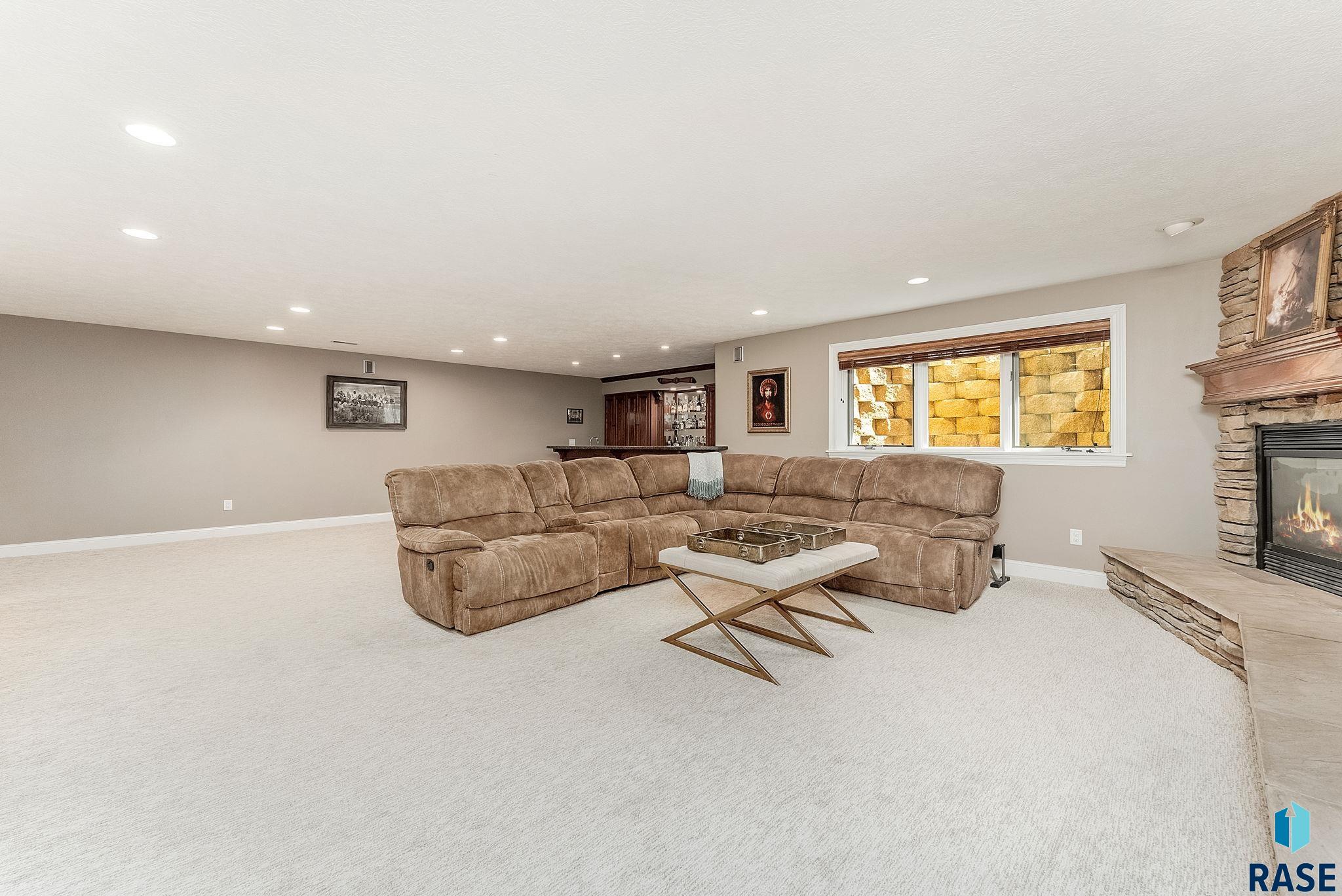 Sioux Falls, South Dakota, 57106, United States, 5 Bedrooms Bedrooms, ,3 BathroomsBathrooms,Residential,For Sale,1926717