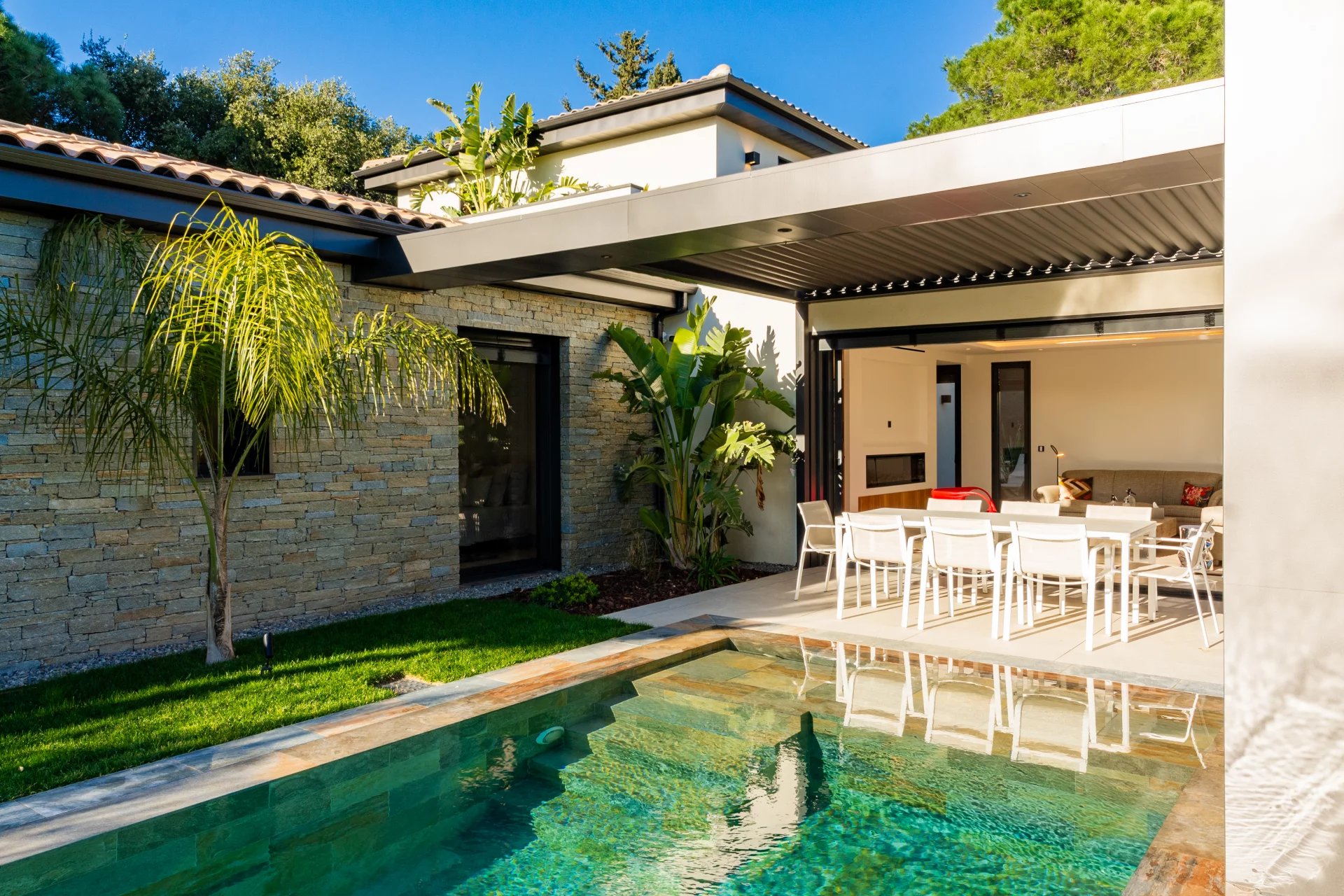 Sainte-Maxime, Provence-Alpes-Côte d’Azur, 83120, FR, 4 Bedrooms Bedrooms, ,4 BathroomsBathrooms,Residential,For Sale,1472761