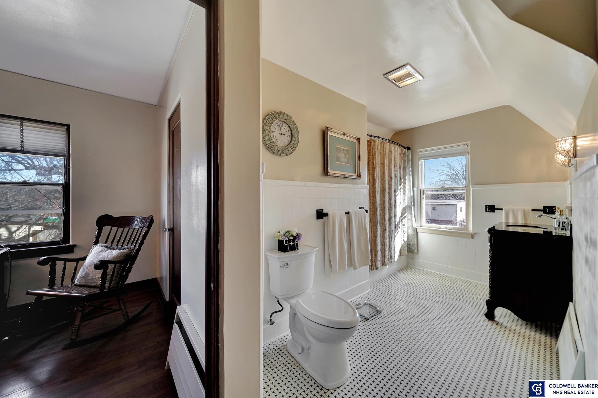 Lincoln, Nebraska, 68510, United States, 6 Bedrooms Bedrooms, ,2 BathroomsBathrooms,Residential,For Sale,1796246