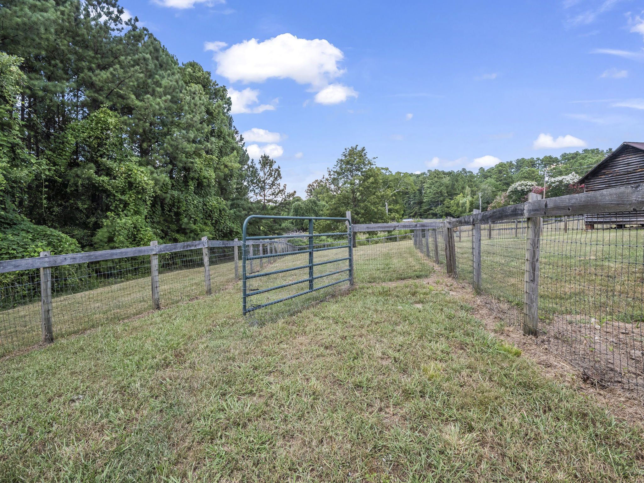 Tryon, North Carolina, 28782, United States, 3 Bedrooms Bedrooms, ,2 BathroomsBathrooms,Residential,For Sale,1927809