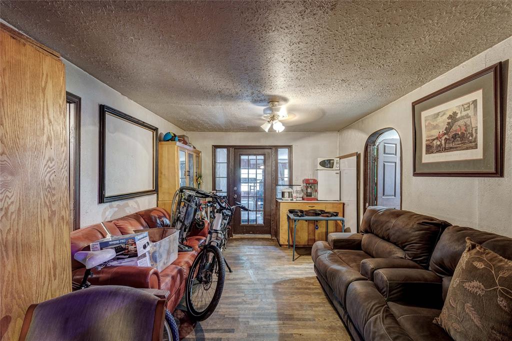 Dallas, Texas, 75216, United States, 5 Bedrooms Bedrooms, ,1 BathroomBathrooms,Residential,For Sale,1851702