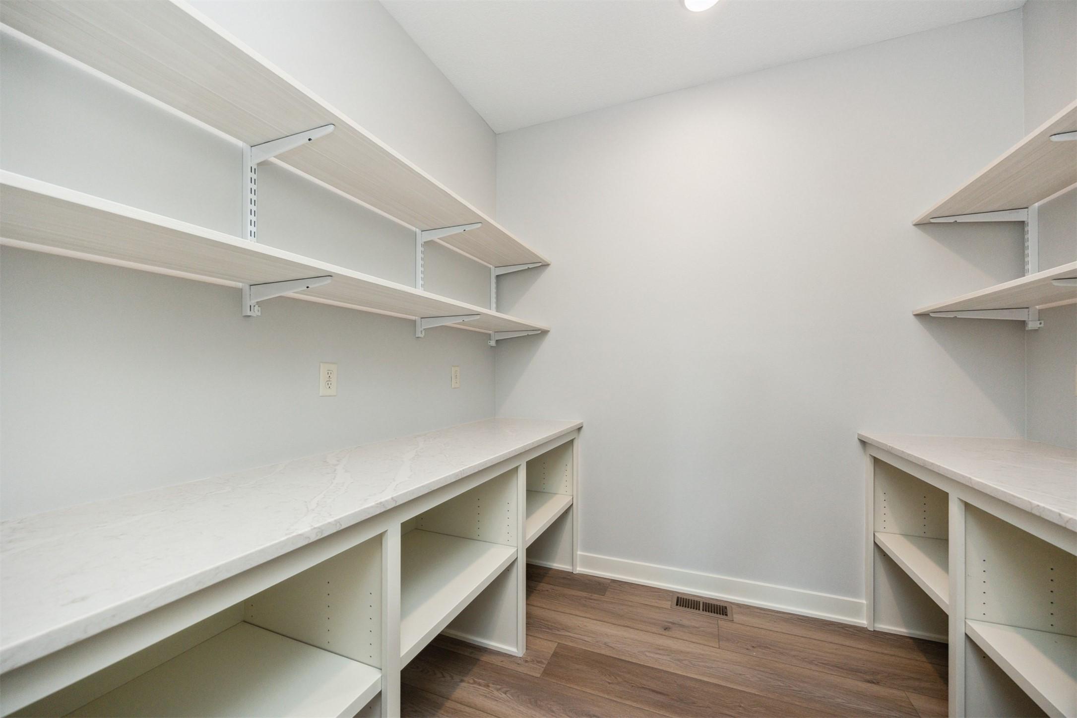 Clive, Iowa, 50325, United States, 4 Bedrooms Bedrooms, ,3 BathroomsBathrooms,Residential,For Sale,1977212