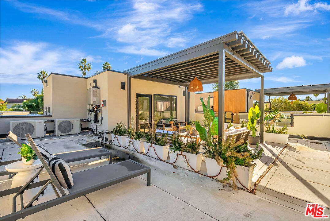 West Hollywood, California, 90069, United States, 3 Bedrooms Bedrooms, ,3 BathroomsBathrooms,Residential,For Sale,1999893