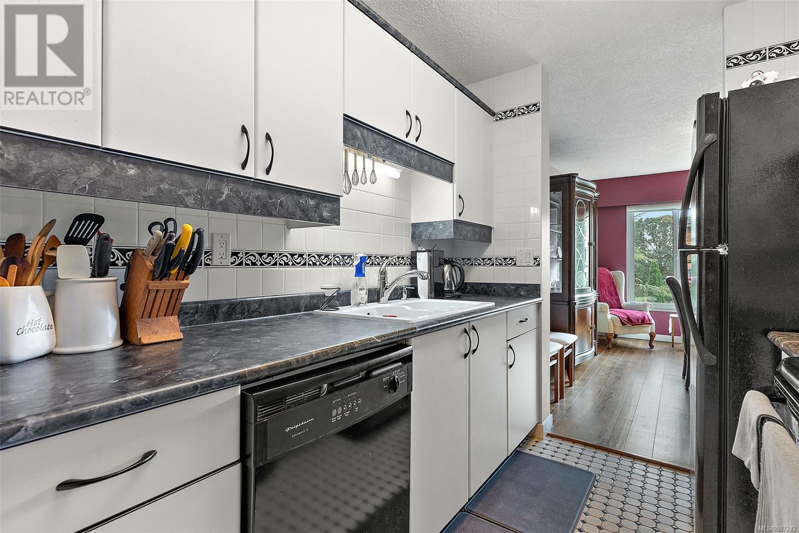 VICTORIA, British Columbia, V8T 3S7, CA, 2 Bedrooms Bedrooms, ,2 BathroomsBathrooms,Residential,For Sale,1875643