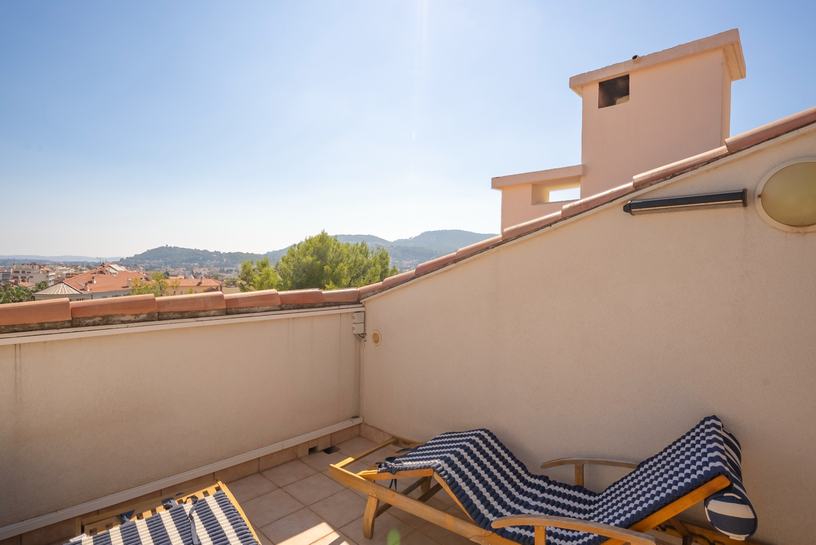  Hyères, Town Centre – Top-Floor Duplex Apartment with Terraces - 物件實景