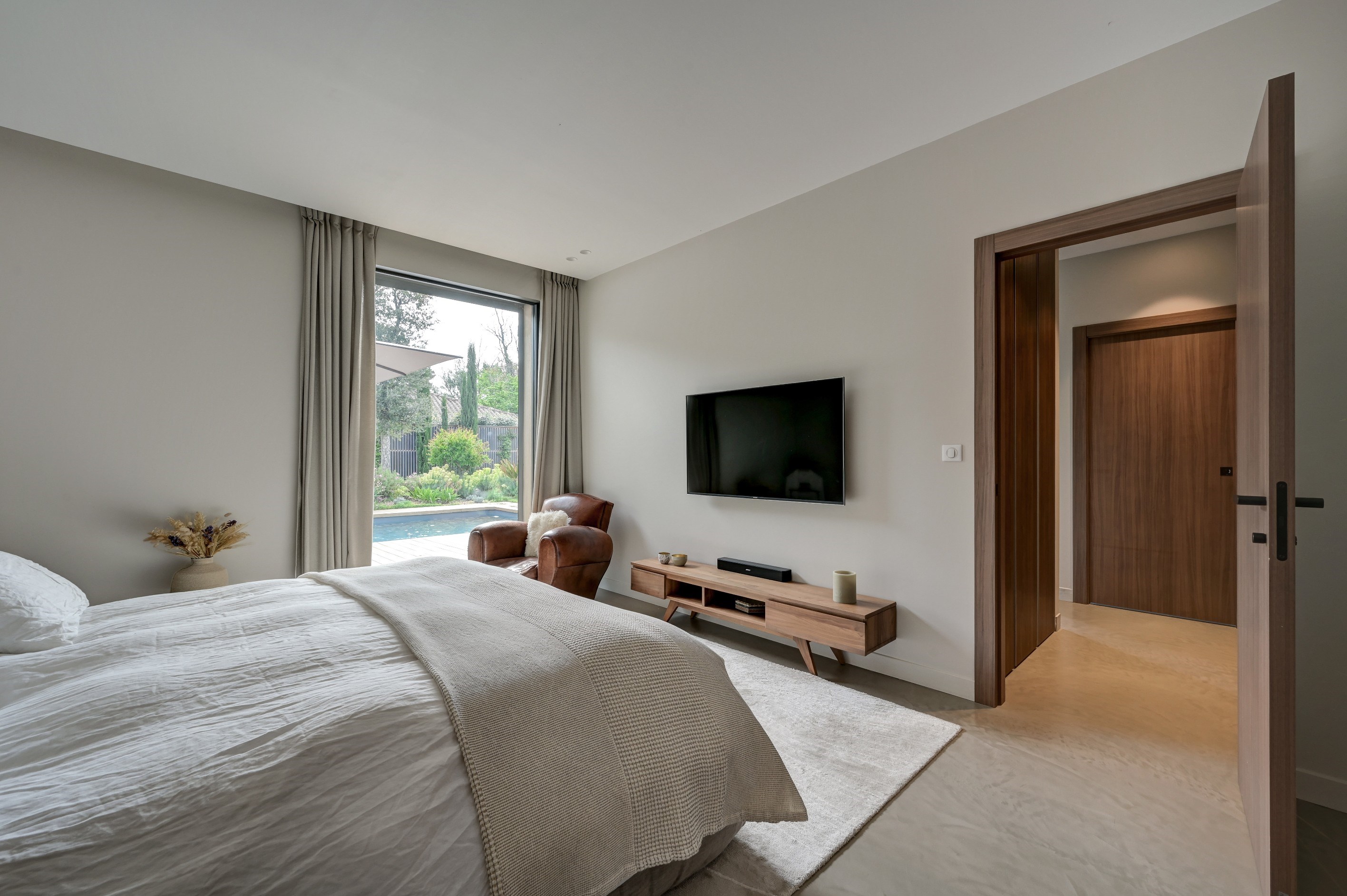  Elegant single-storey villa – 225 sqm of living space – 1,500 sqm landscaped gr… - 物件實景