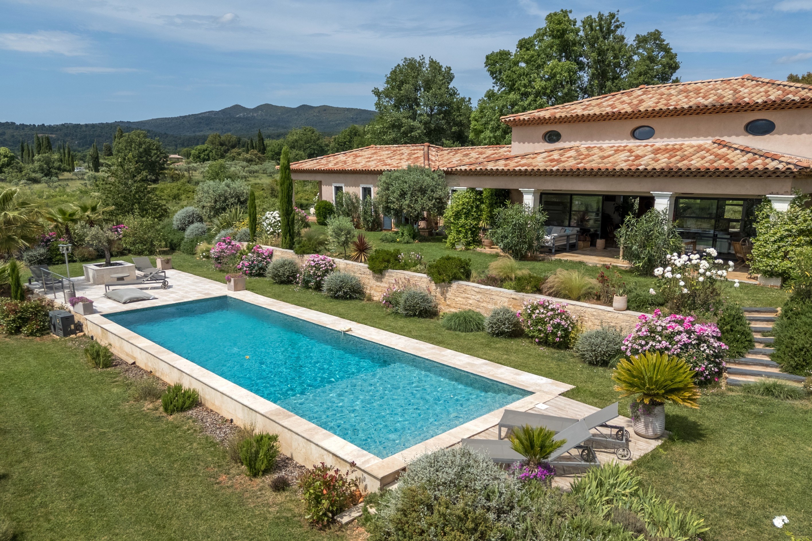  Single-Level Villa with Panoramic Views. - 物件實景
