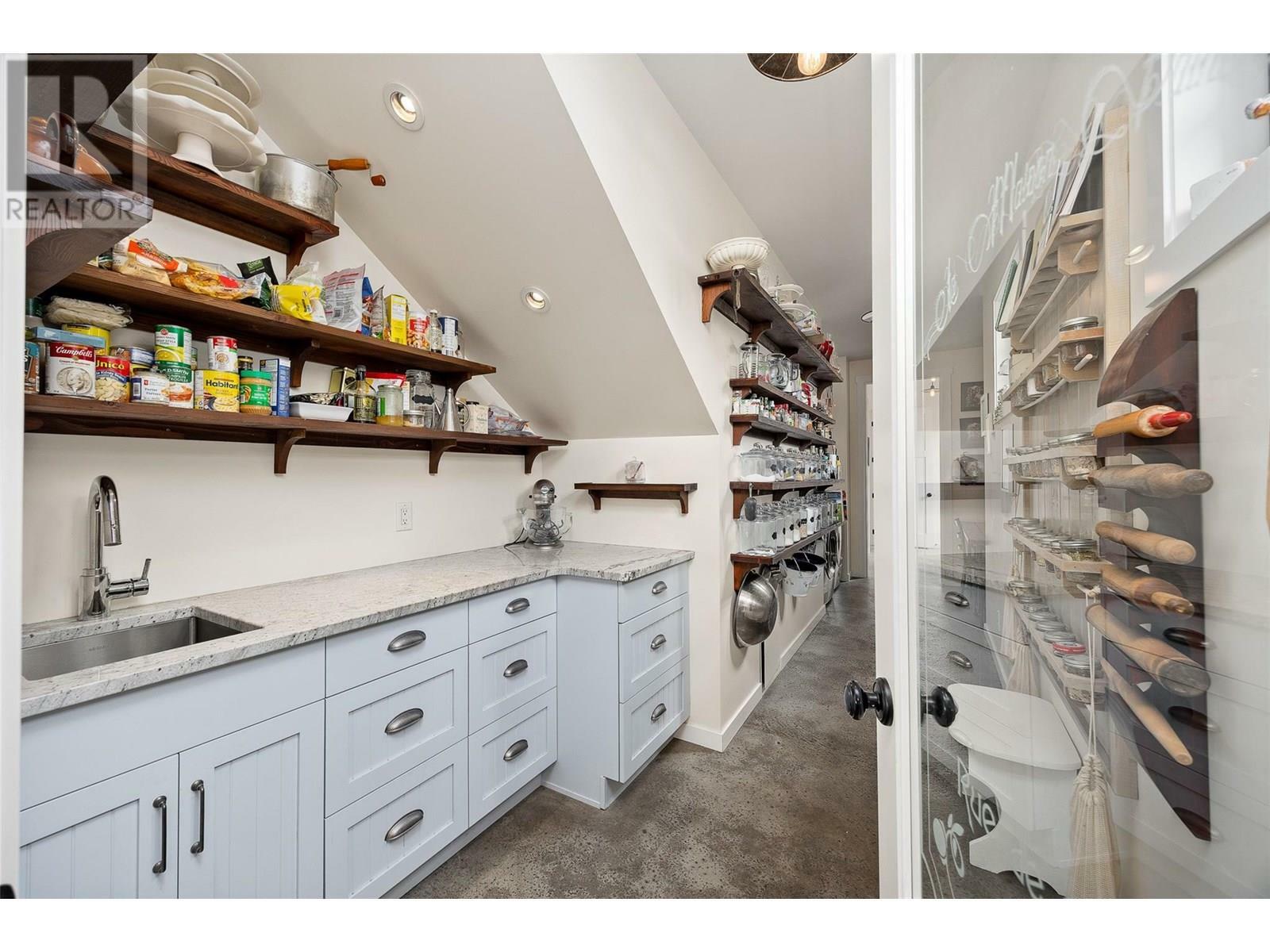 KELOWNA, British Columbia, V1Y 5N3, CA, 6 Bedrooms Bedrooms, ,4 BathroomsBathrooms,Residential,For Sale,1883056
