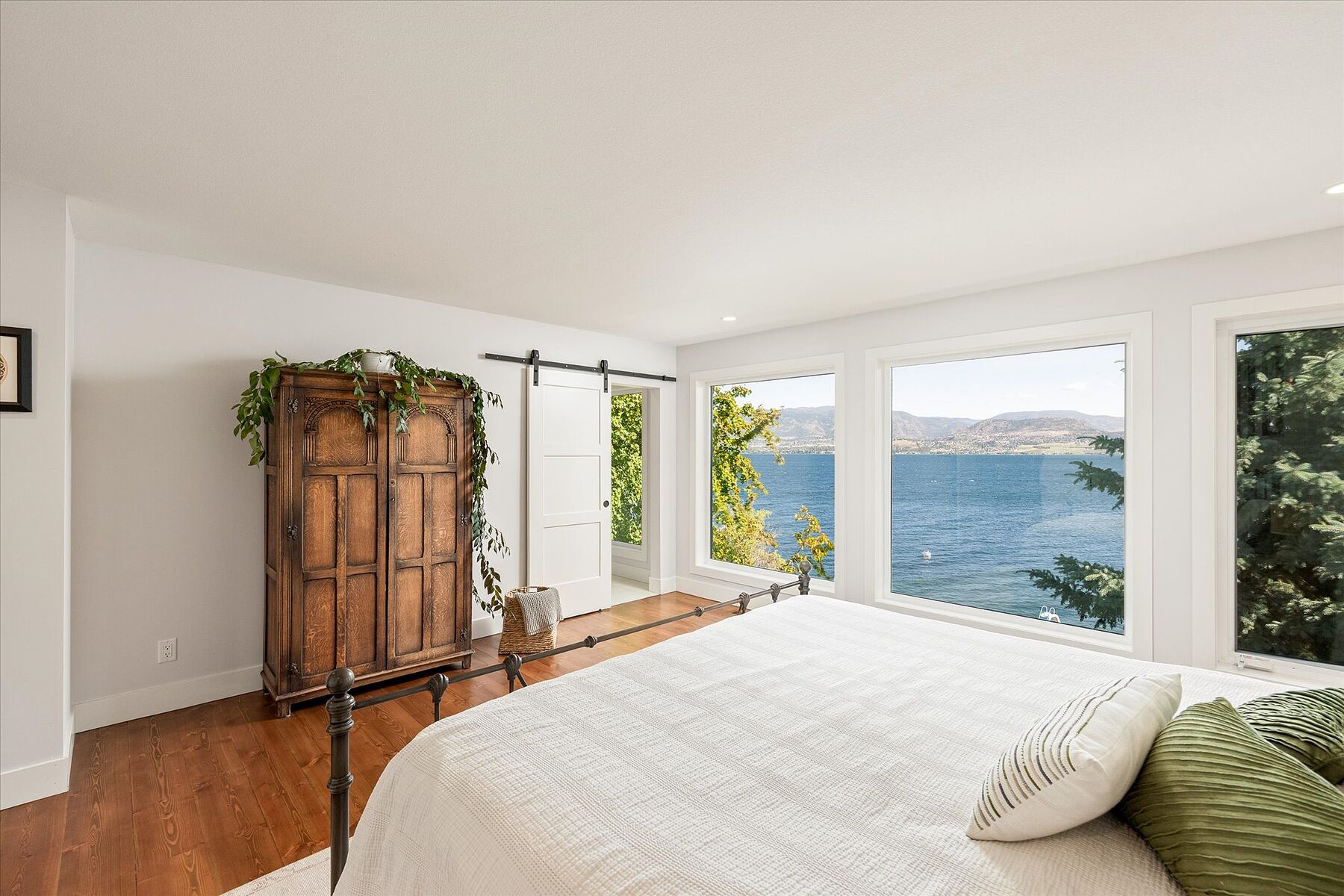  Stunning Home with Privacy - 物件實景