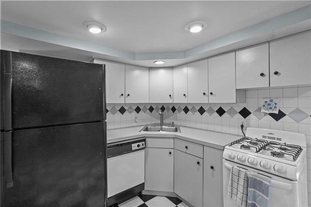 North Kingstown, Rhode Island, 02852, United States, 3 Bedrooms Bedrooms, ,4 BathroomsBathrooms,Residential,For Sale,1973997