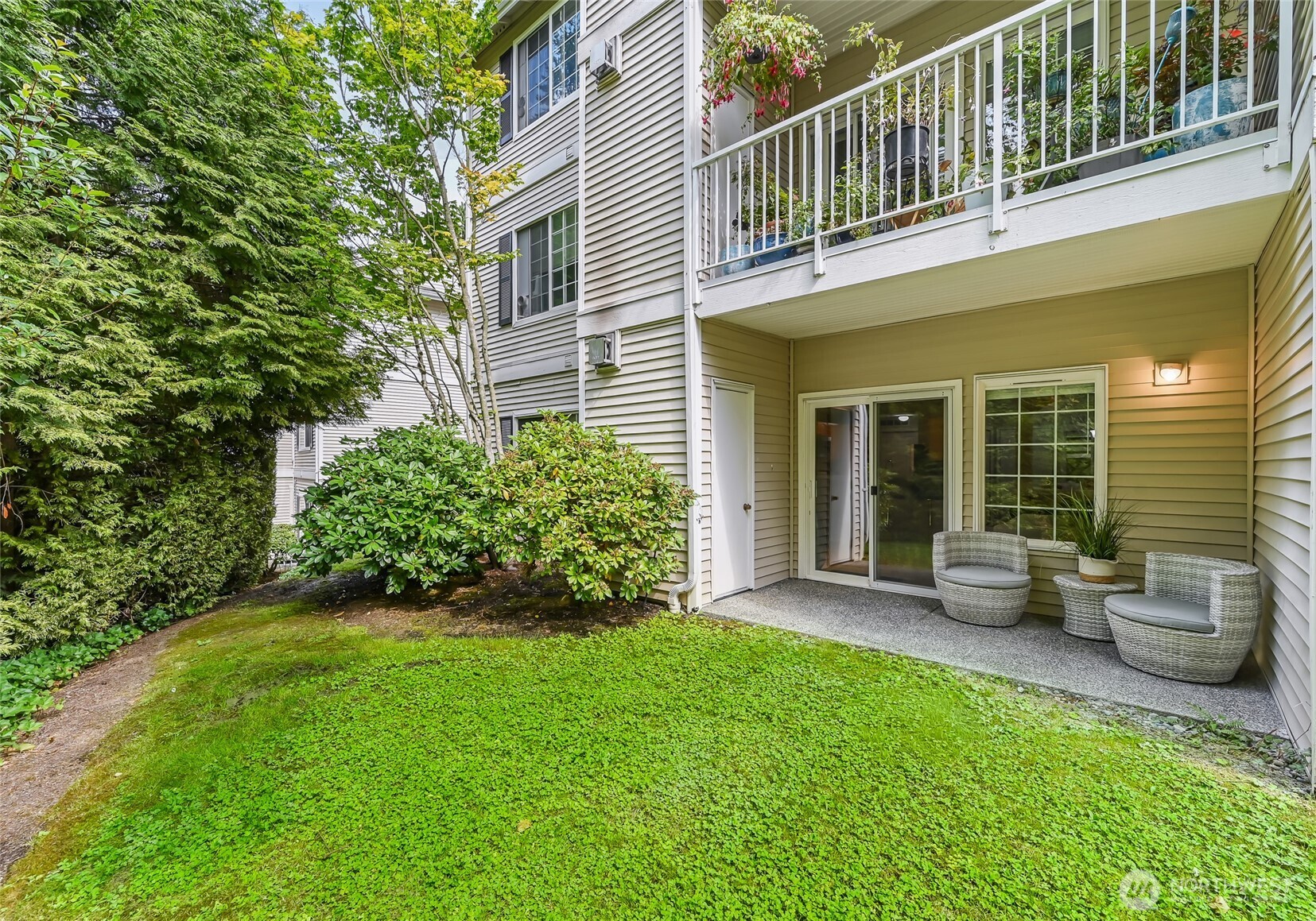 Bothell, Washington, 98011, United States, 2 Bedrooms Bedrooms, ,1 BathroomBathrooms,Residential,For Sale,1933100