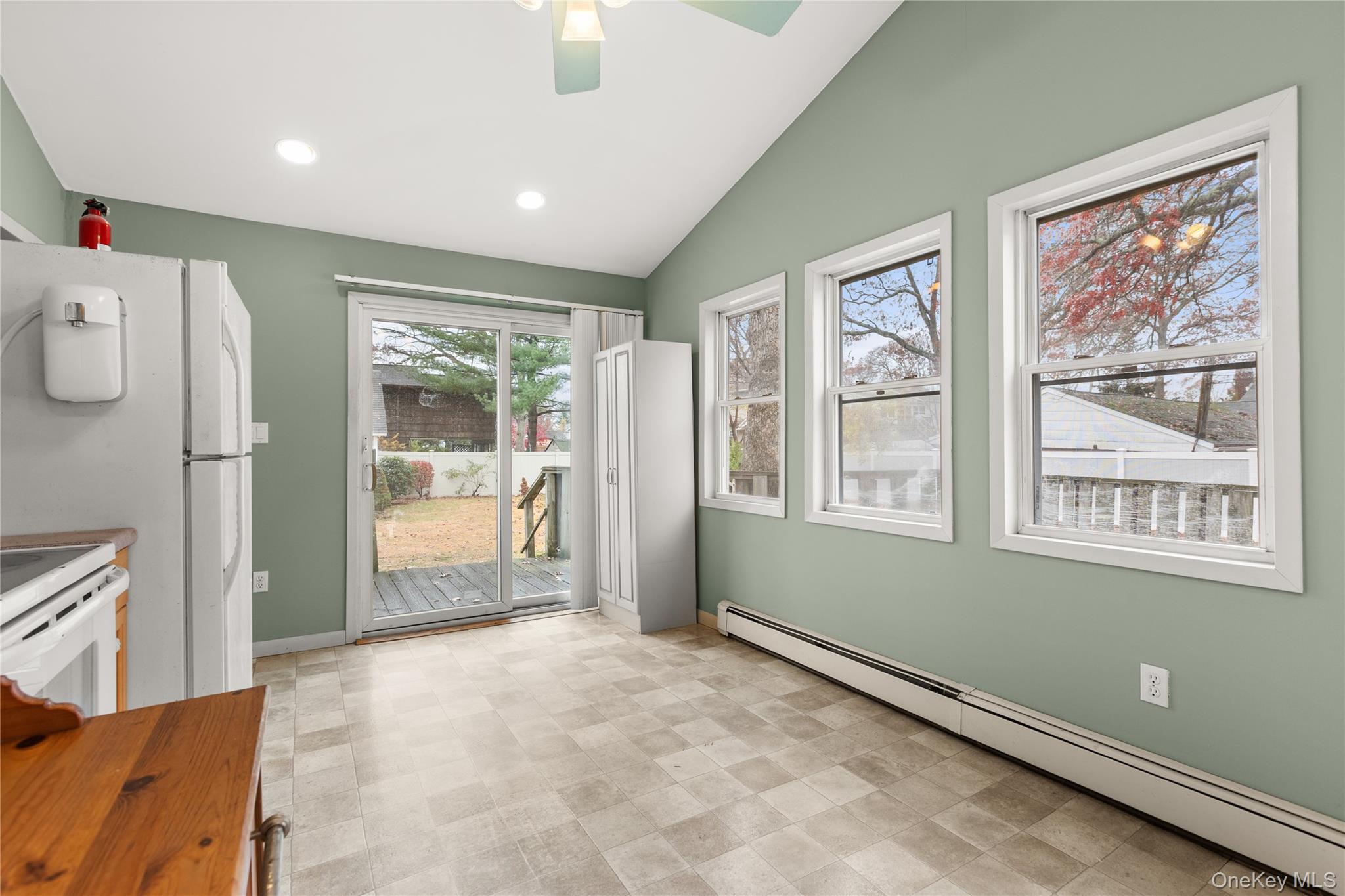 West Islip, New York, 11795, United States, 2 Bedrooms Bedrooms, ,1 BathroomBathrooms,Residential,For Sale,1994287