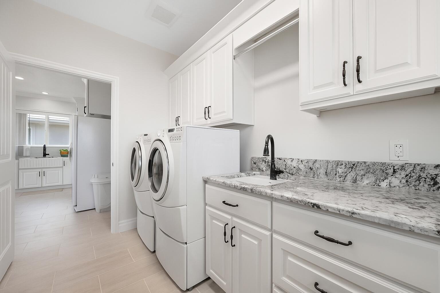 Leeds, Utah, 84746, United States, 5 Bedrooms Bedrooms, ,3 BathroomsBathrooms,Residential,For Sale,1914363