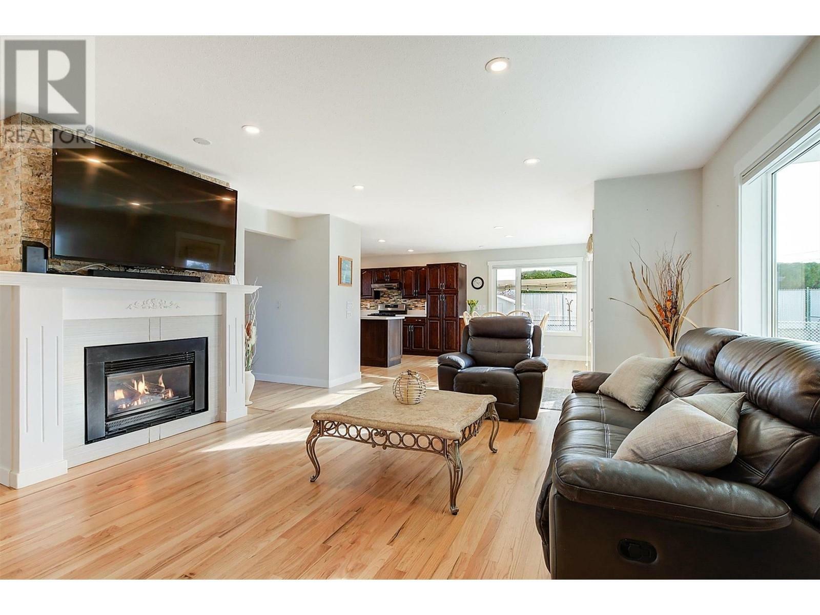 KELOWNA, British Columbia, V1V 2G6, CA, 5 Bedrooms Bedrooms, ,4 BathroomsBathrooms,Residential,For Sale,1838438