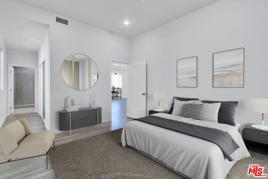 North Hollywood, California, 91601, United States, 11 Bedrooms Bedrooms, ,Residential,For Sale,1837377